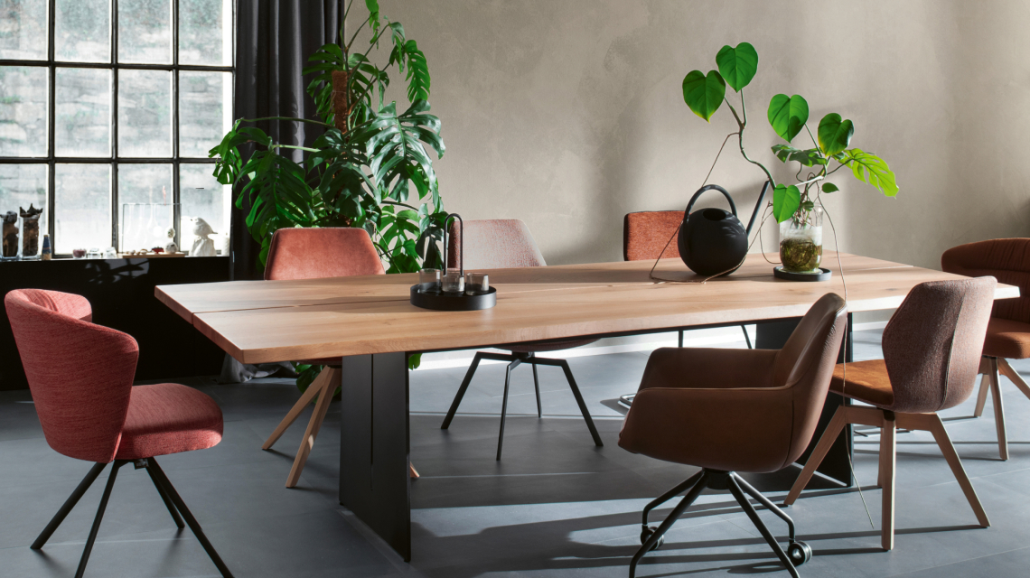 Esszimmer mit Trendstruktur "Stoneoptik" von SCHÖNER-WOHNEN-Farbe 