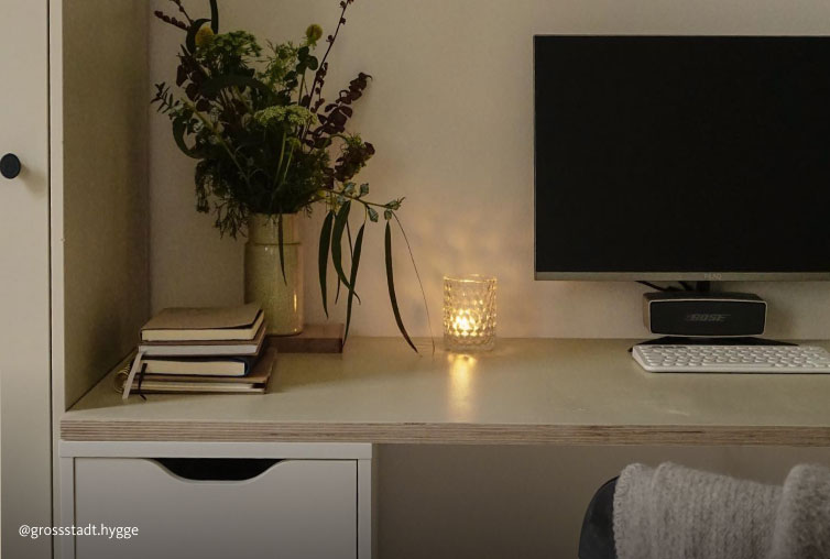 Arbeitszimmer in der SCHÖNER-WOHNEN Farbe Naturell Kreidefarbe "Sandbrise"