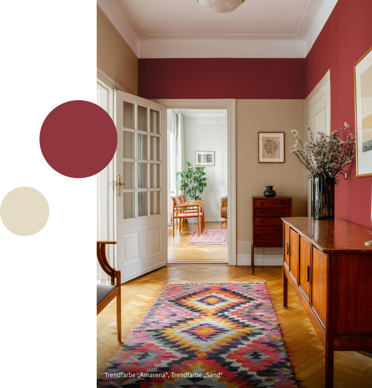 Interior Inspiration zum Thema "Cherry Coded" in der SCHÖNER WOHNEN Trendfarbe "Amarena" und "Sand"