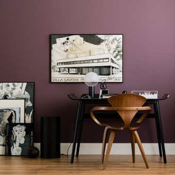 Wohnraum, violette Wandfarbe